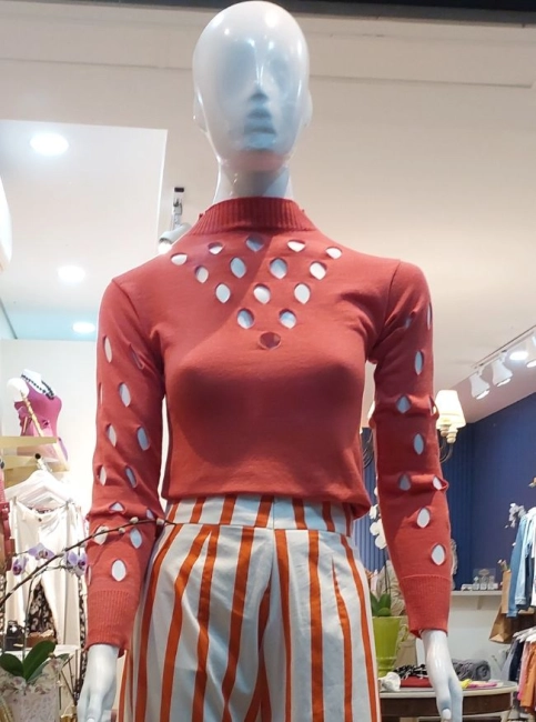 BLUSA TRICÔ RECORTES